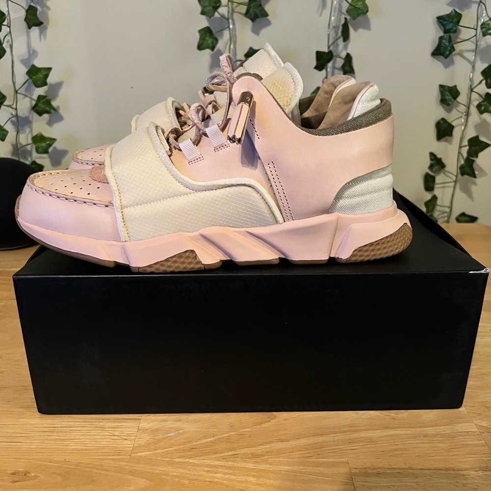 SIA Collective VV1 Bustdown